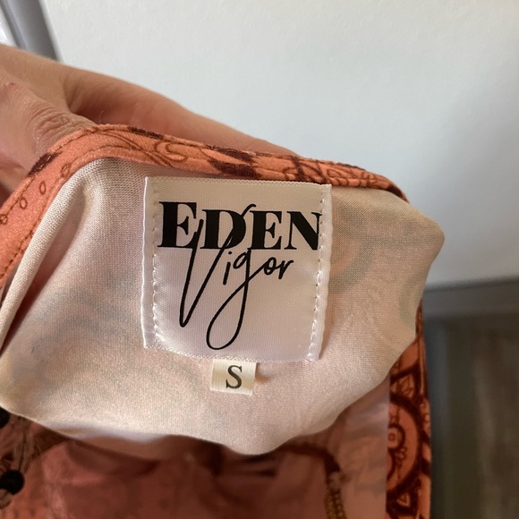 BACK-LESS ORANGE & BLACK DESIGNER DRESS - Picture 4 of 5